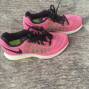 NIKE Running Shoe Women’s Size 6
